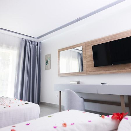 Titanic Beach - Families And Couples Only Hurghada Esterno foto A room at the hotel
