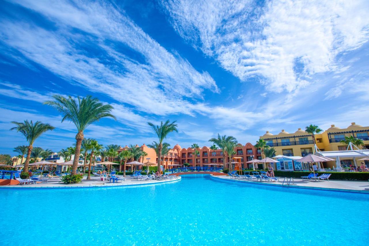 Titanic Beach - Families And Couples Only Hurghada Esterno foto A resort in Sharm El Sheikh