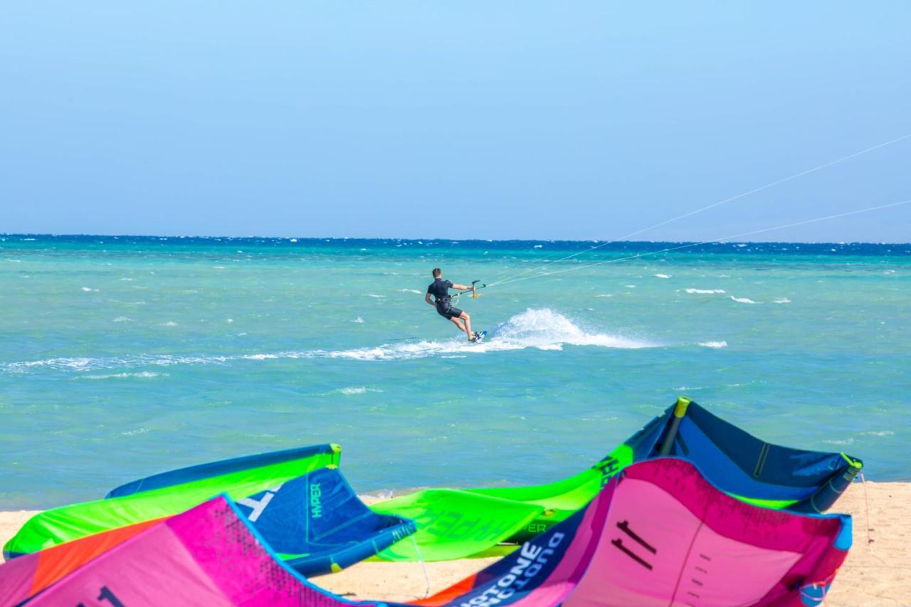 Titanic Beach - Families And Couples Only Hurghada Esterno foto Kitesurfing at La Paloma