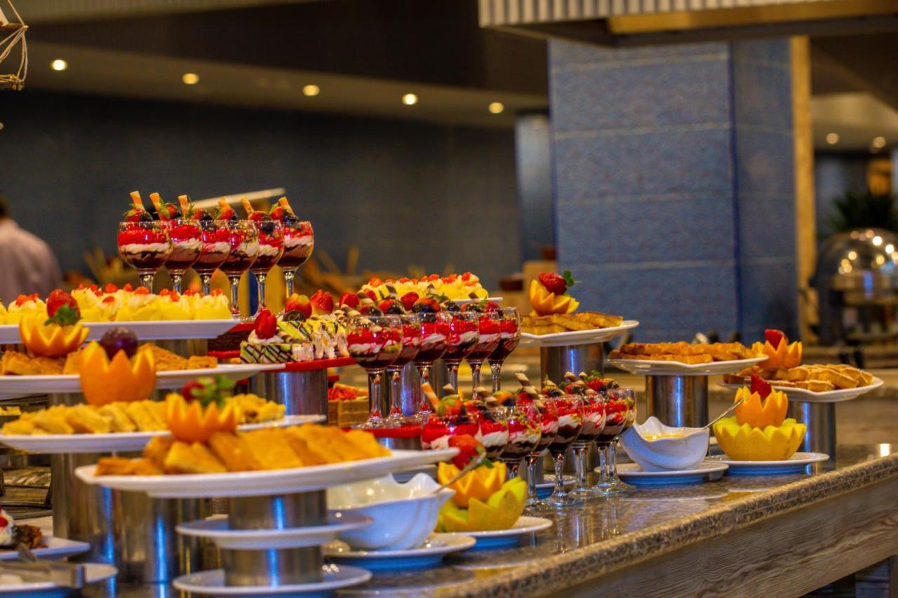 Titanic Beach - Families And Couples Only Hurghada Esterno foto A dessert buffet