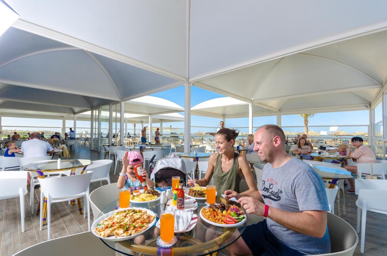 Titanic Beach - Families And Couples Only Hurghada Esterno foto The restaurant