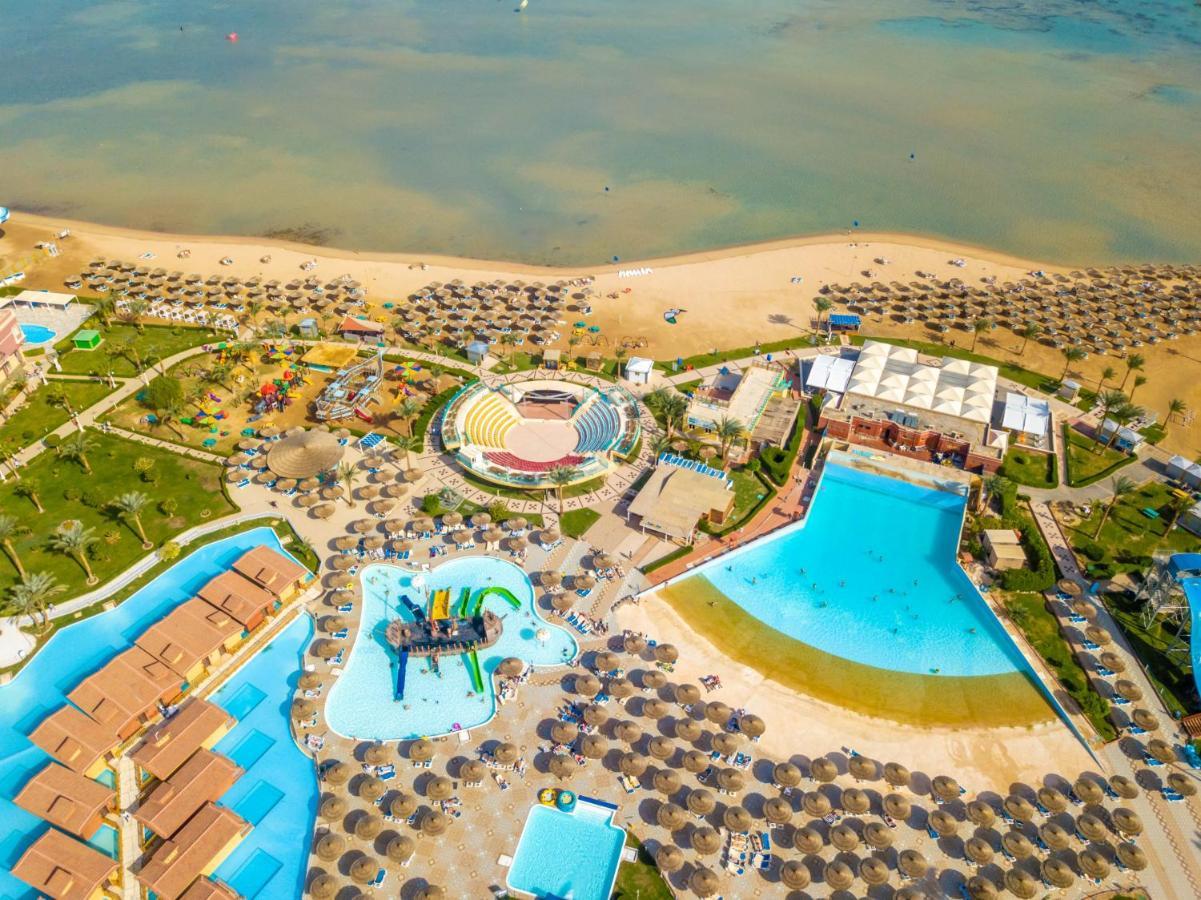 Titanic Beach - Families And Couples Only Hurghada Esterno foto Aerial view of the resort