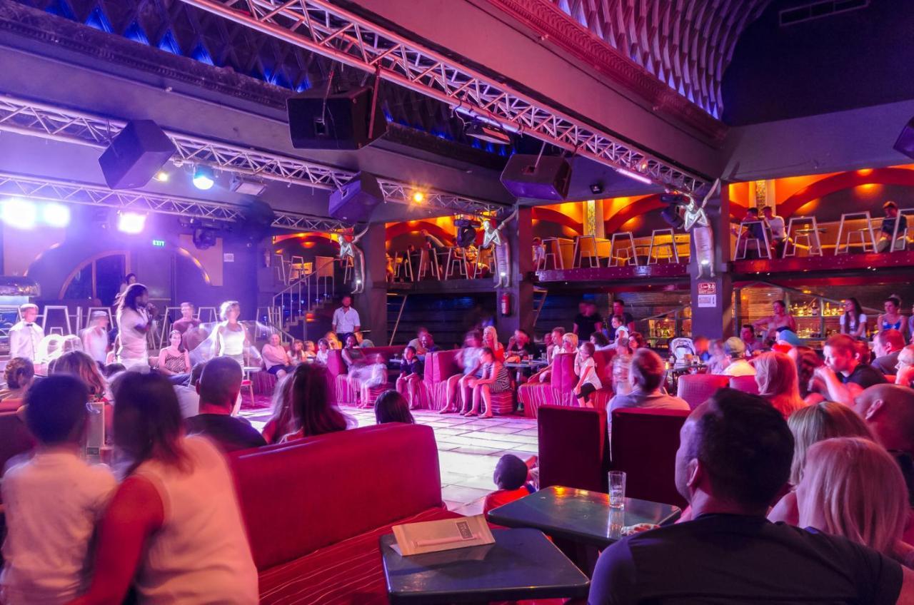 Titanic Beach - Families And Couples Only Hurghada Esterno foto The interior of the nightclub