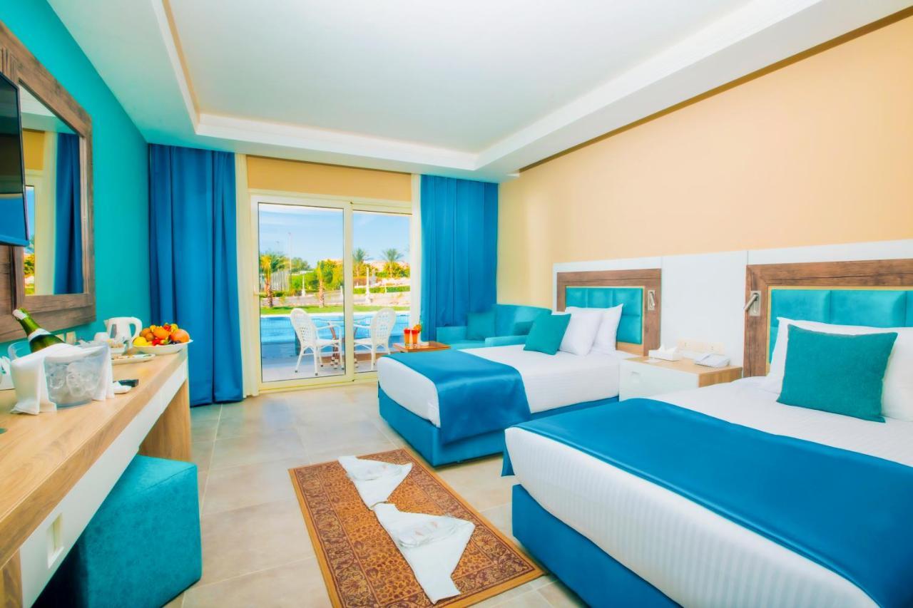 Titanic Beach - Families And Couples Only Hurghada Esterno foto A room at the hotel