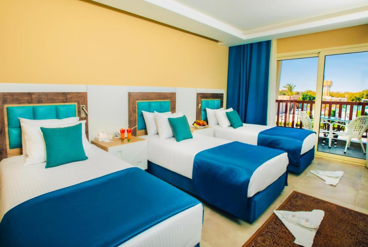 Titanic Beach - Families And Couples Only Hurghada Esterno foto A room at the hotel