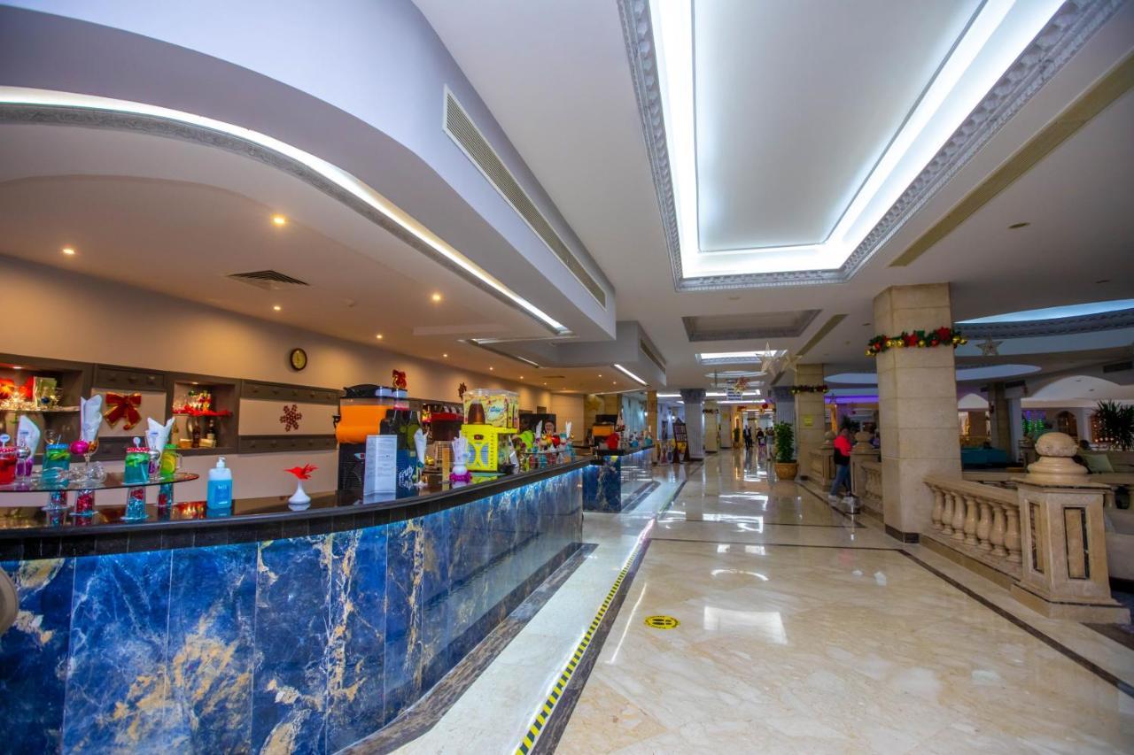 Titanic Beach - Families And Couples Only Hurghada Esterno foto The lobby of the hotel