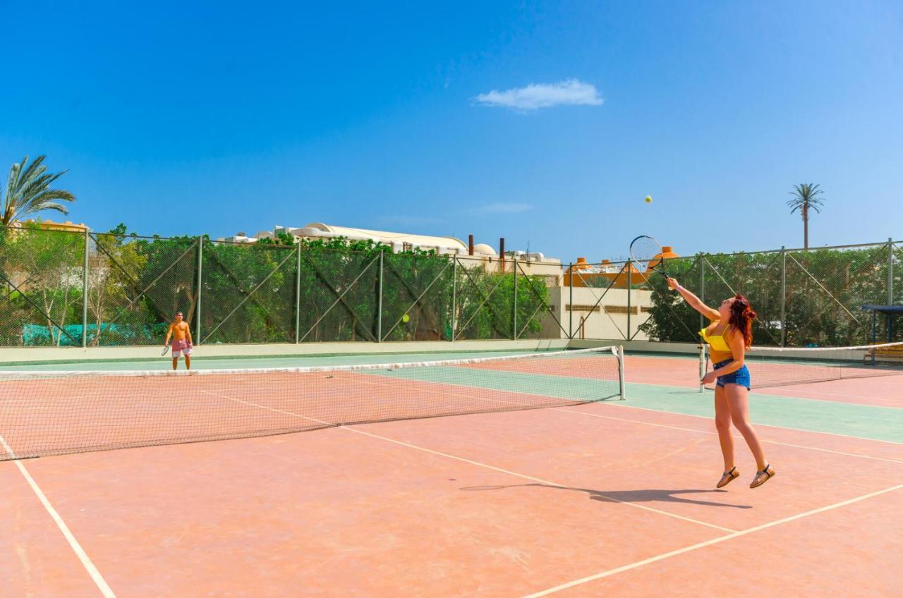 Titanic Beach - Families And Couples Only Hurghada Esterno foto Tennis in Marbella