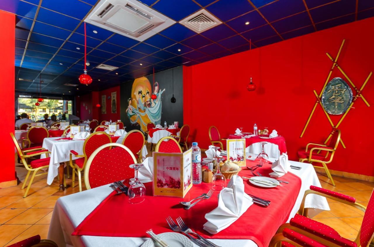Titanic Beach - Families And Couples Only Hurghada Esterno foto Interior of the restaurant