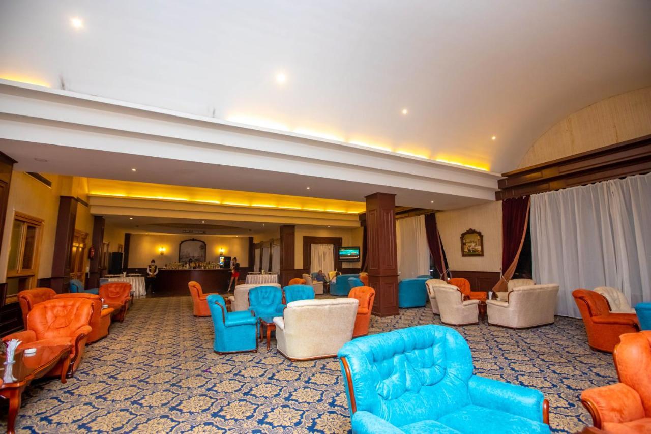 Titanic Beach - Families And Couples Only Hurghada Esterno foto The lobby of the hotel