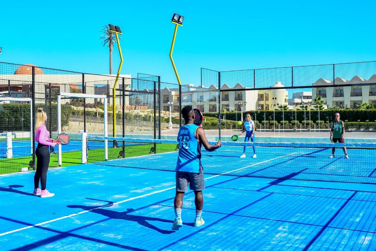 Titanic Beach - Families And Couples Only Hurghada Esterno foto A paddle tennis court