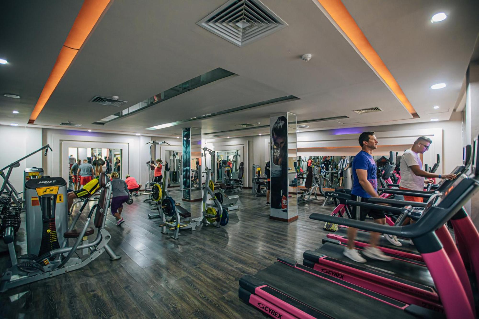 Titanic Beach - Families And Couples Only Hurghada Esterno foto The gym at the hotel
