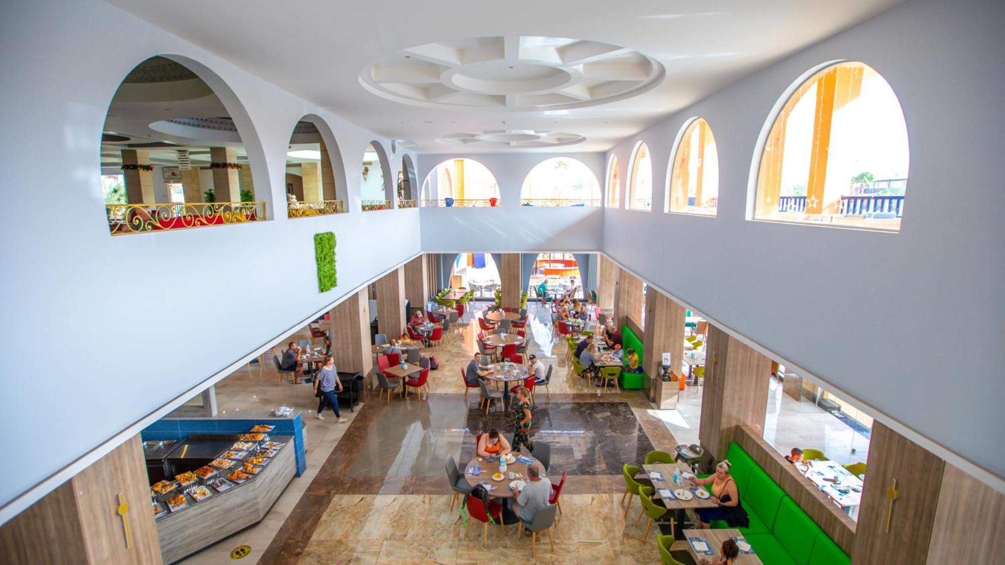 Titanic Beach - Families And Couples Only Hurghada Esterno foto The dining hall at the University of Greenwich