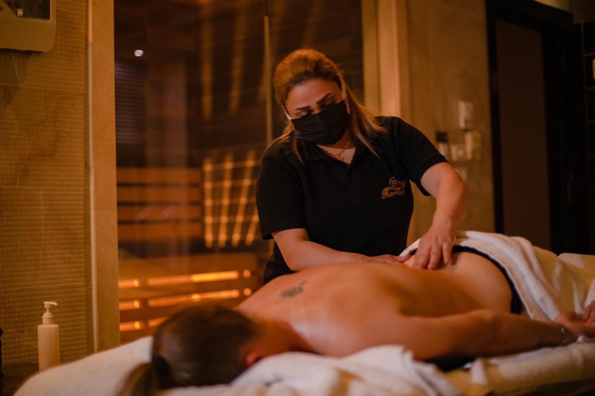 Titanic Beach - Families And Couples Only Hurghada Esterno foto Massage