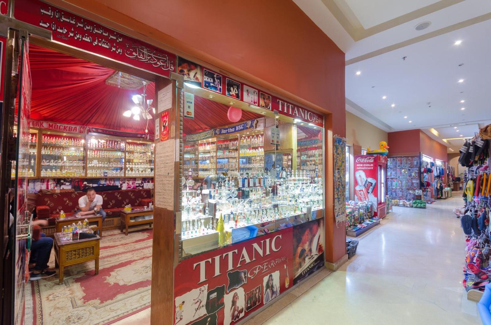 Titanic Beach - Families And Couples Only Hurghada Esterno foto The mall's interior