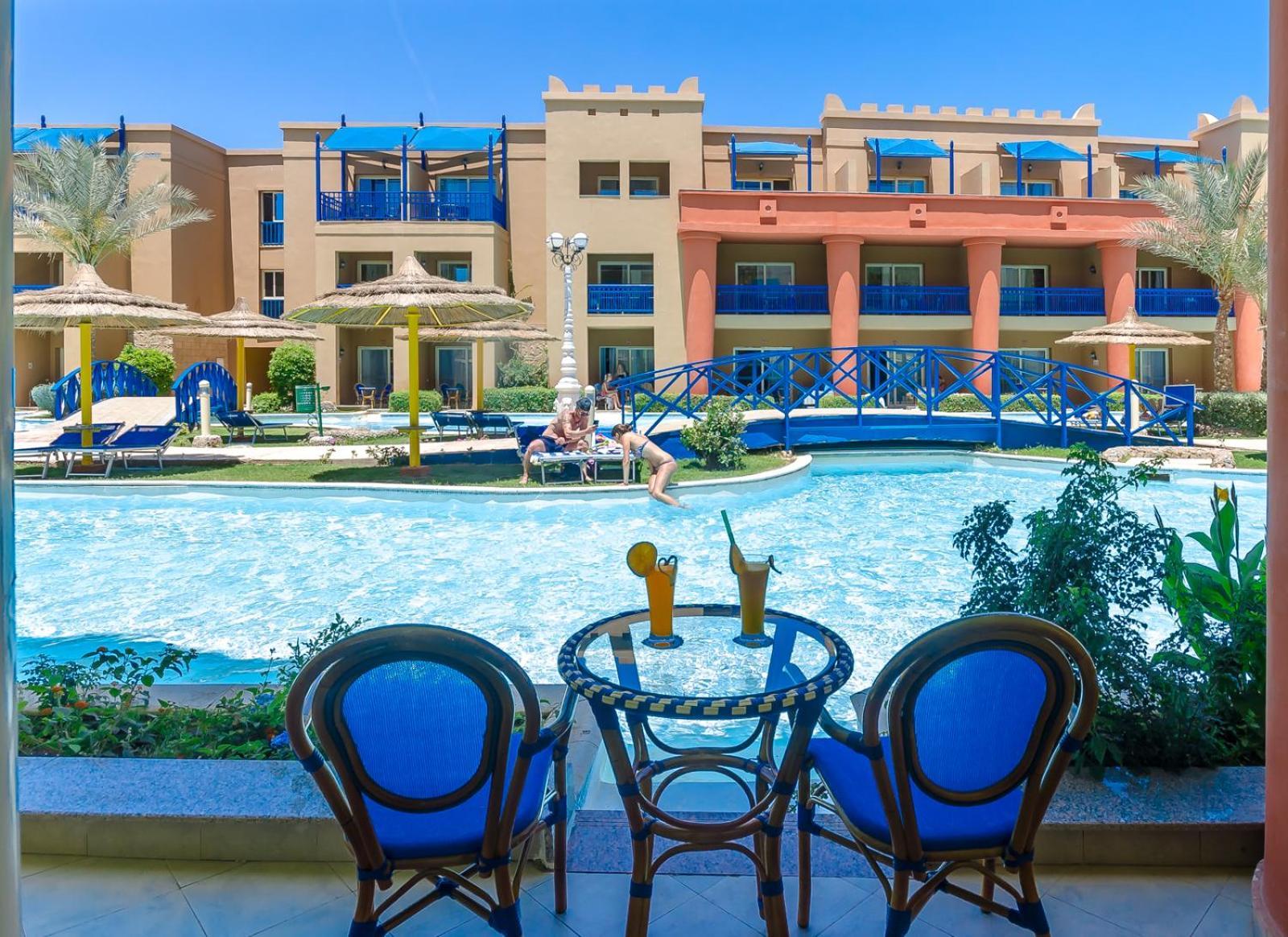 Titanic Beach - Families And Couples Only Hurghada Esterno foto View of the pool at the Hilton Sharm El Sheikh