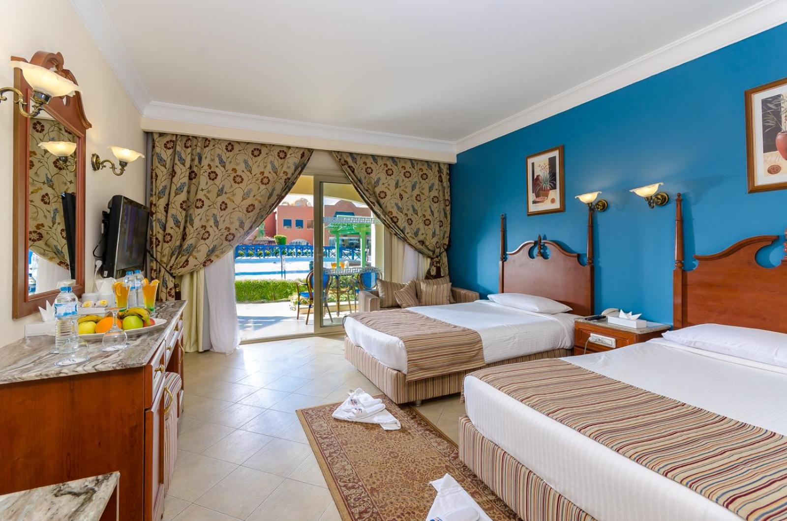 Titanic Beach - Families And Couples Only Hurghada Esterno foto A room at the hotel