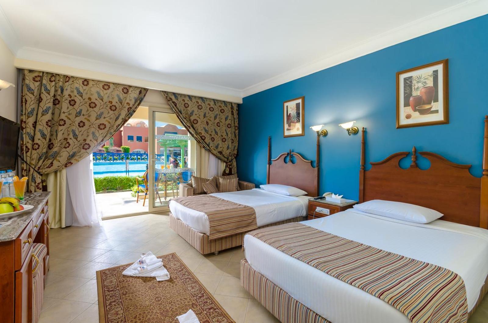 Titanic Beach - Families And Couples Only Hurghada Esterno foto A room at the hotel