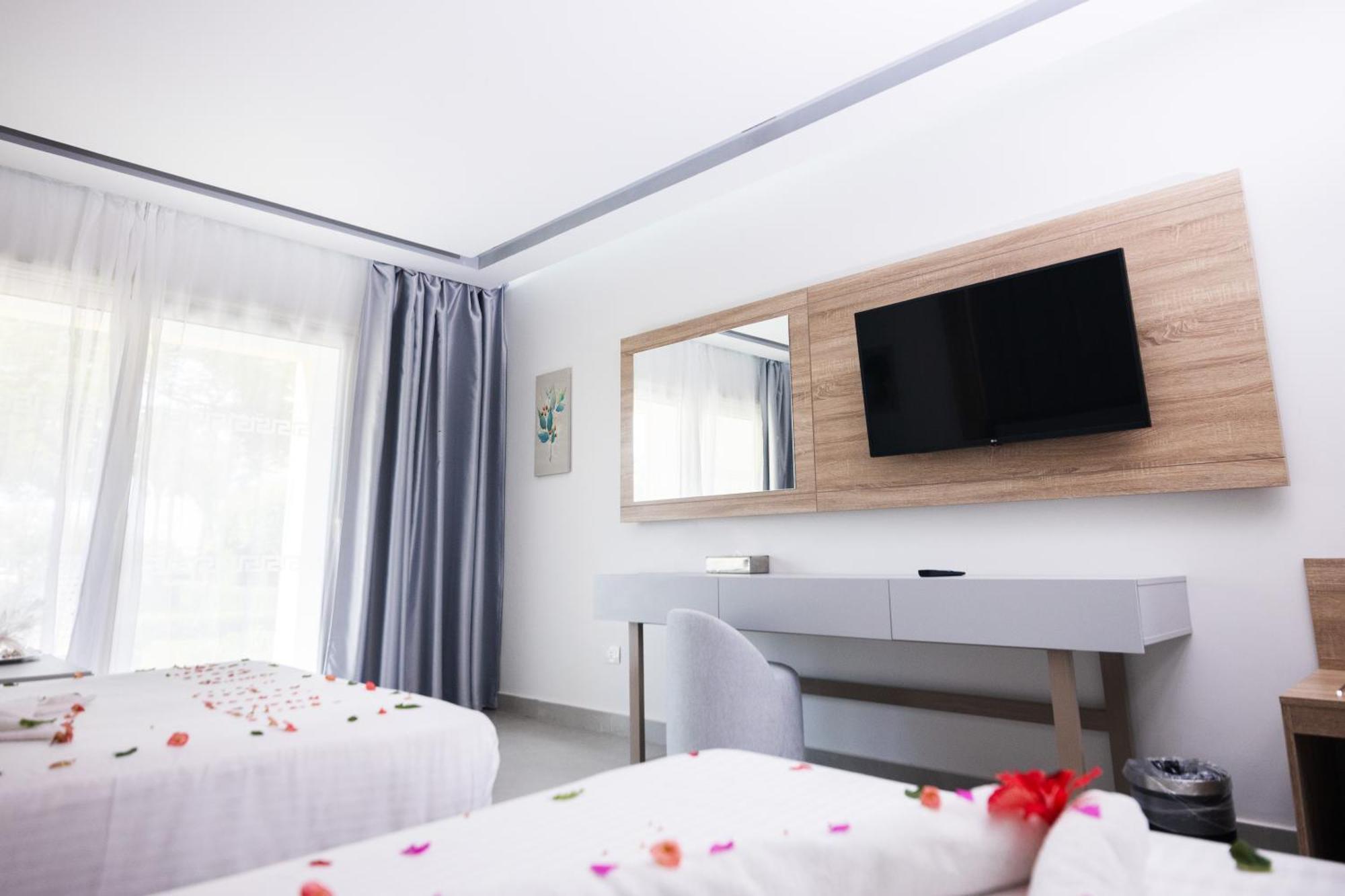 Titanic Beach - Families And Couples Only Hurghada Esterno foto A room at the hotel
